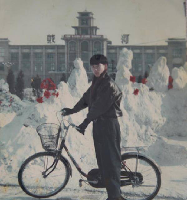 1996年，小伙无意捡到“金属链”致残，幸运收获爱情后，前年去世