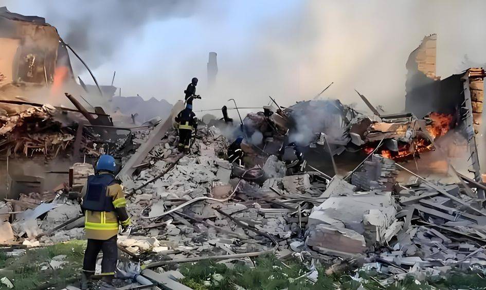 俄乌战争刹不住车了，重大升级就在眼前，司机拼死一搏出乱拳