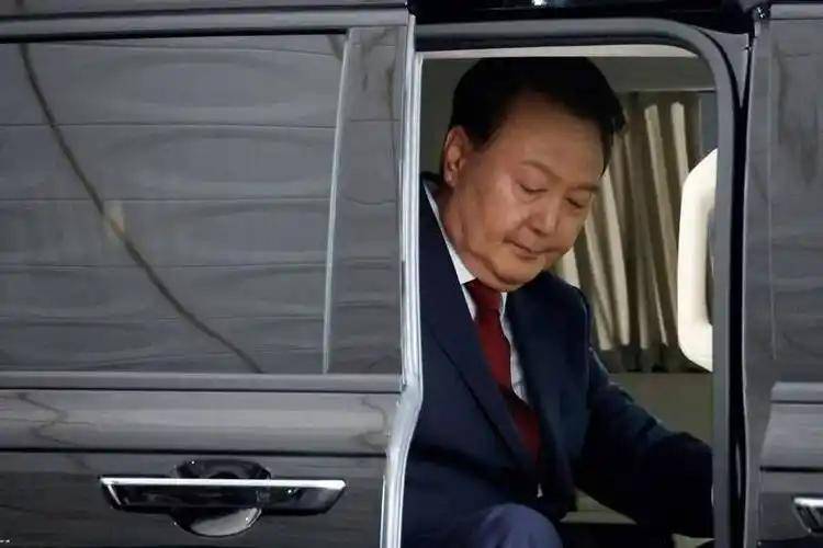 连审15小时，尹锡悦最高可判死刑，韩国将下令逮捕，李在明如何修复对华关系？