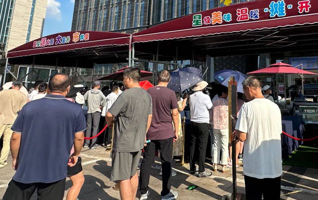 “不在乎别人说掉价” 星级酒店纷纷摆摊