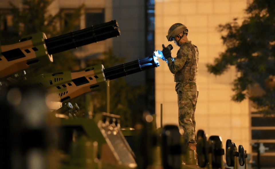 日本前首相顶住国内压力，出席九三阅兵