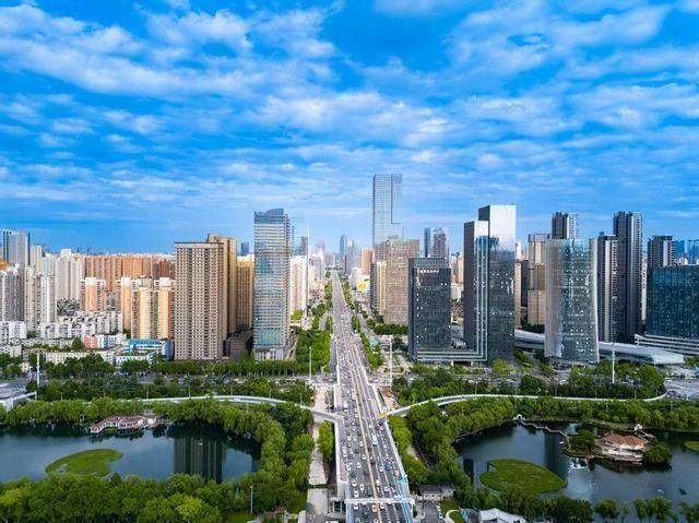 武汉市发展和改革委员会党组书记、主任王洋：以能级跃升挺起发展脊梁 奋力谱写现代化大武汉新篇章